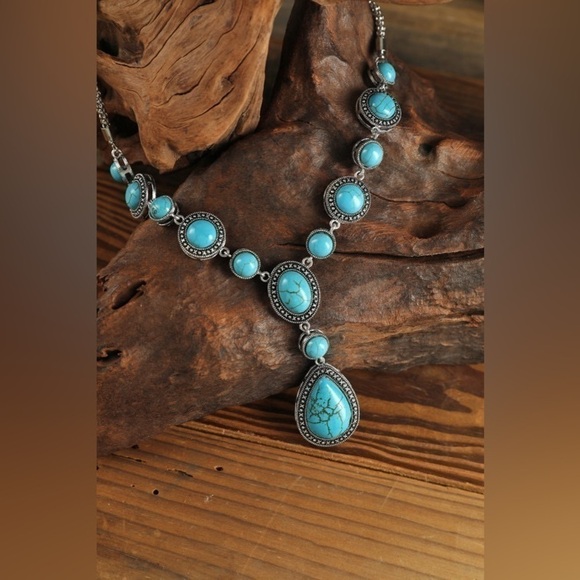 WESTERN Jewelry - Green Crackle Turquoise Water Drop Charm Necklace